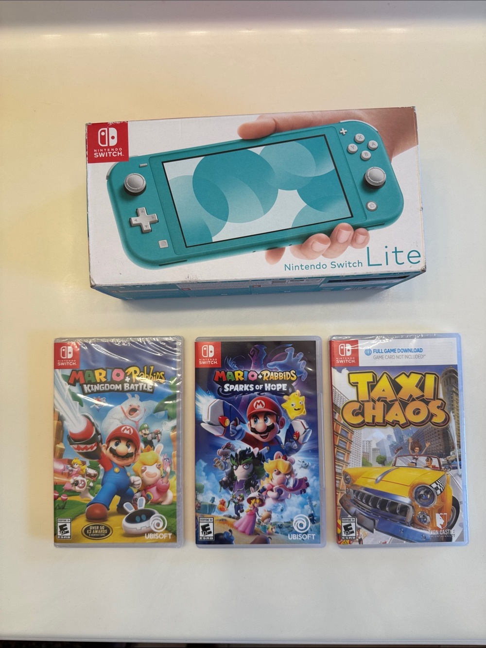 New Nintendo Switch Lite in Box 3 Games Bundle
